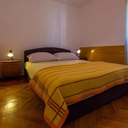 In 5195 Apartment *