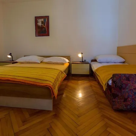 In 5195 Apartment *