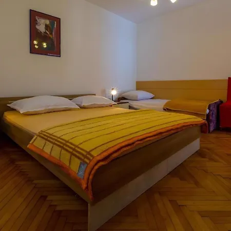 Apartment In 5195