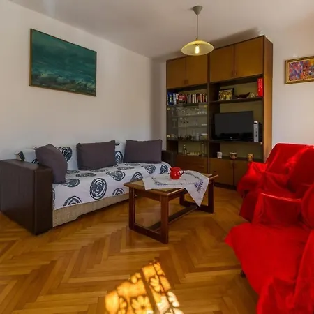 In 5195 Apartment *